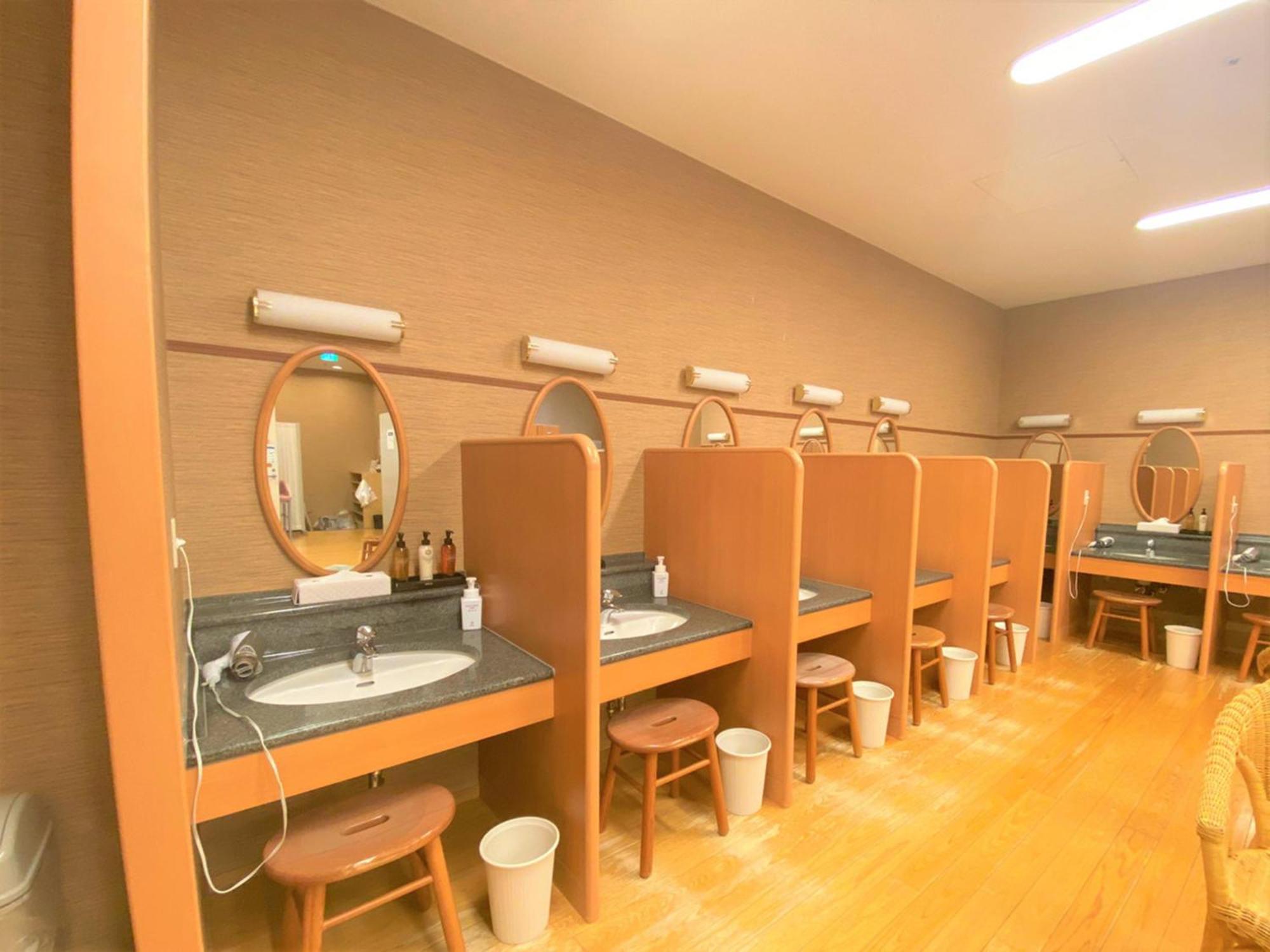 Sapporo Prince Hotel Exterior foto A Japanese onsen's washing room